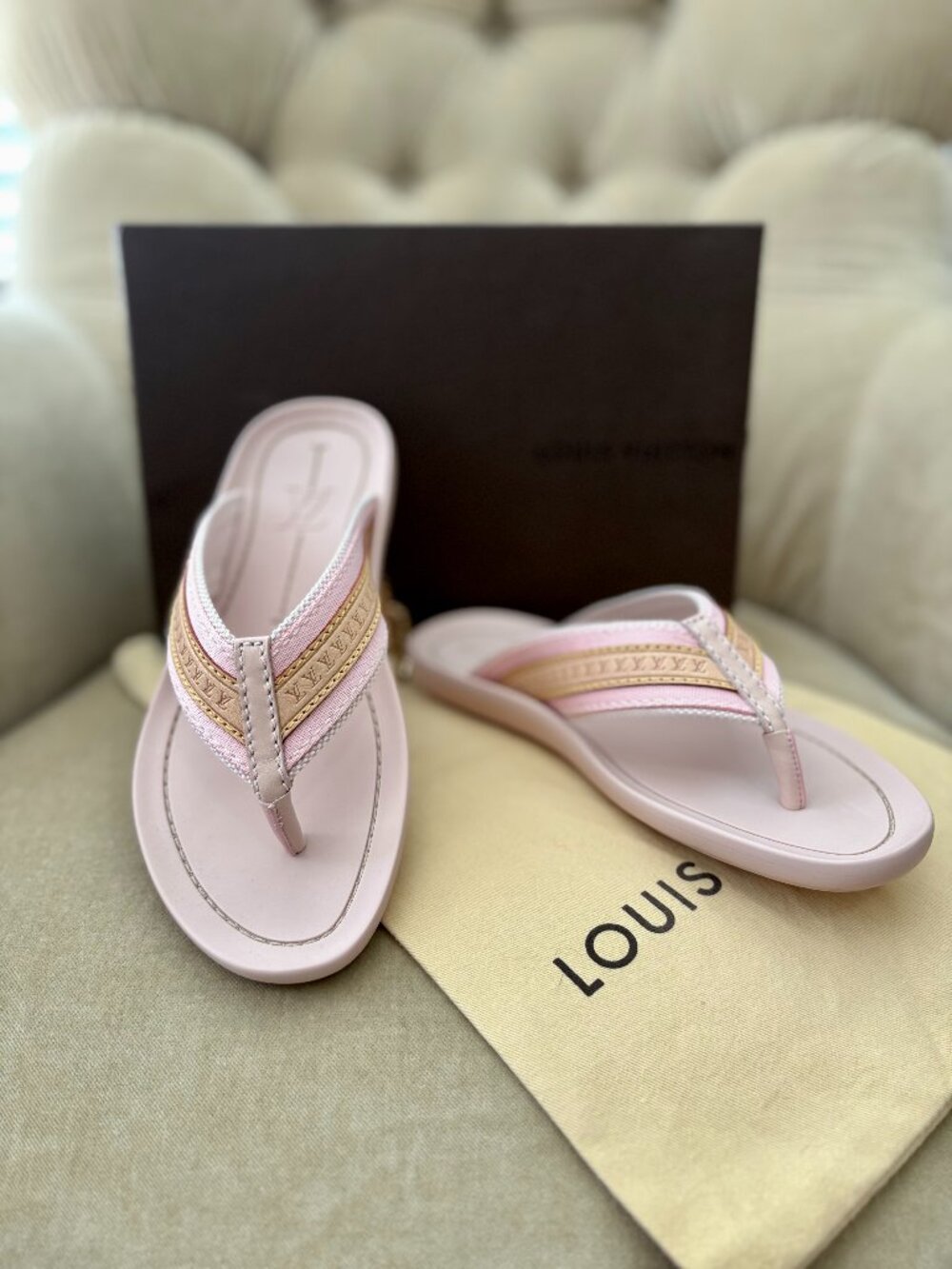 NEW Auth. LOUIS VUITTON Women's Rubber LV Logo Flip Flop Slides RETIRED... - Picture 2 of 8